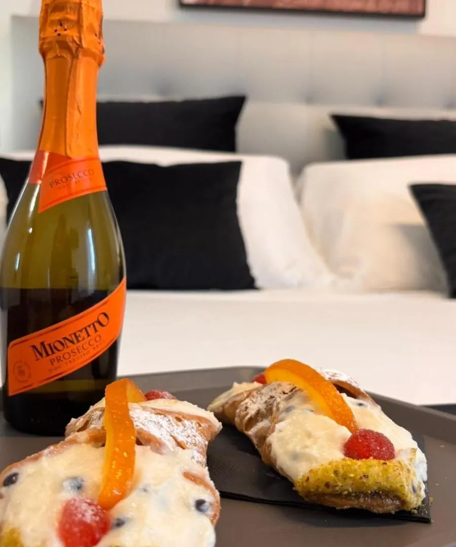 Гостевой дом Crispi 120 Rooms New Opening Палермо
